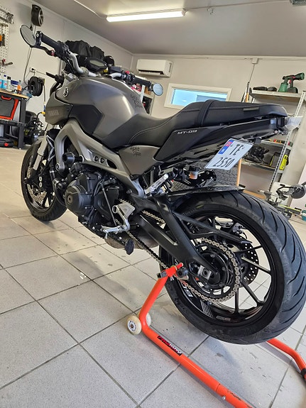 Yamaha MT-09 7 of 14