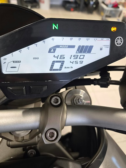 Yamaha MT-09 10 of 14