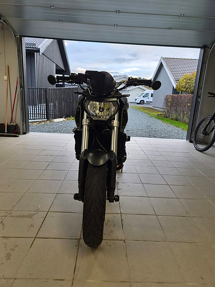Yamaha MT-09 3 of 14