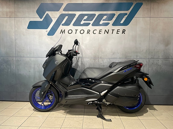 Yamaha X-Max 300 8 of 15