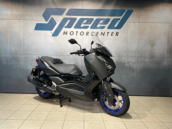 Yamaha X-Max 300 3 of 15