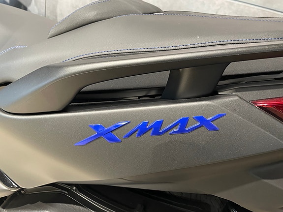 Yamaha X-Max 300 7 of 15