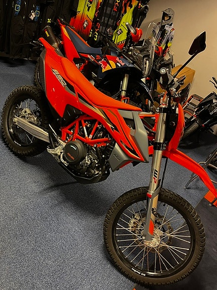 KTM 690 Enduro R 3 of 6