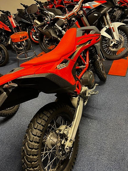 KTM 690 Enduro R 4 of 6