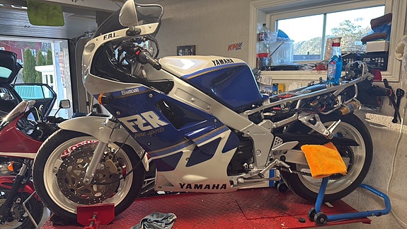 Yamaha FZR 1000 Genesis 3 of 19