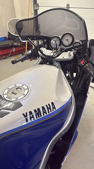 Yamaha FZR 1000 Genesis 11 of 19