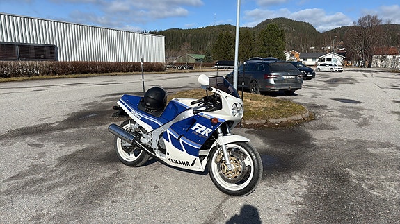 Yamaha FZR 1000 Genesis 18 of 19