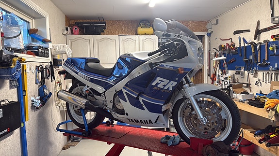 Yamaha FZR 1000 Genesis 2 of 19