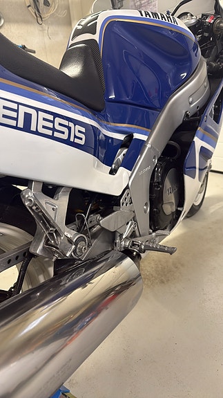 Yamaha FZR 1000 Genesis 16 of 19
