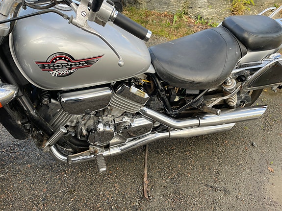 Honda VF 750 C Magna 2 of 11