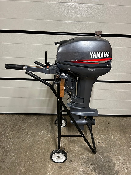 Yamaha 9.9 (15) totakt kort stamme 2001 modell med nyeste typen gråfarget blokk 2 of 12