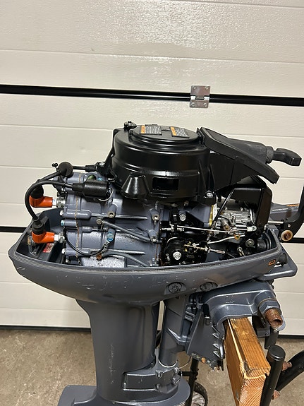Yamaha 9.9 (15) totakt kort stamme 2001 modell med nyeste typen gråfarget blokk 8 of 12