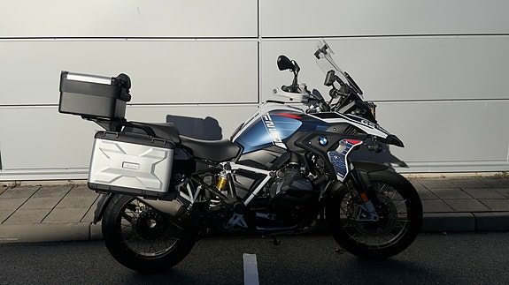 BMW R 1250 GS 2 of 8