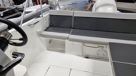 JEANNEAU 795 CRUISER 14 of 27