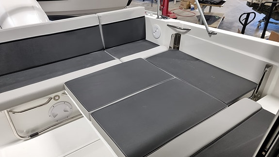JEANNEAU 795 CRUISER 18 of 27