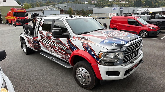 Dodge RAM 5500  LARAMIE CHEVRON 408 RENEGATE 6 SETER 9 of 14