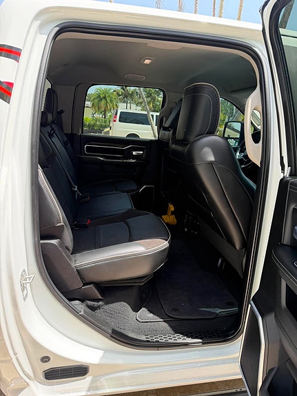 Dodge RAM 5500  LARAMIE CHEVRON 408 RENEGATE 6 SETER 5 of 14