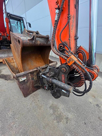 Hitachi ZX 135 US-5 11 of 14