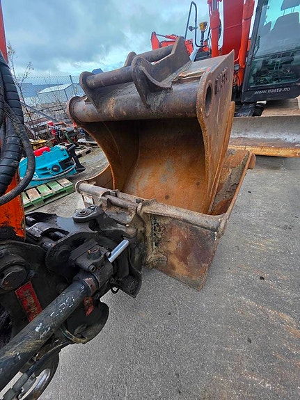 Hitachi ZX 135 US-5 9 of 14