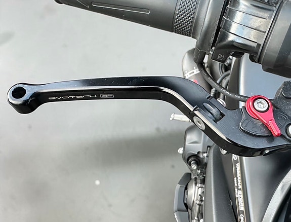 Yamaha MT-09 7 of 12
