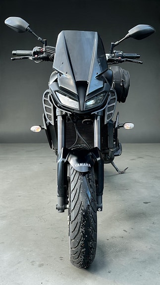 Yamaha MT-09 3 of 12