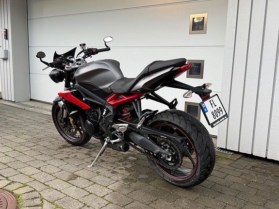 Triumph STREET TRIPLE R SC/LAV KM/KUN 2 EIERE/106HK 4 of 9