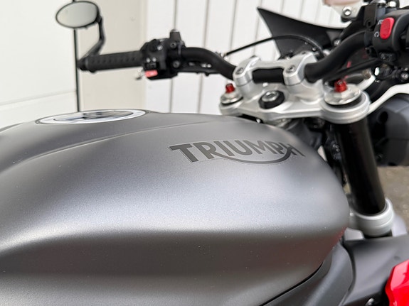 Triumph STREET TRIPLE R SC/LAV KM/KUN 2 EIERE/106HK 8 of 9