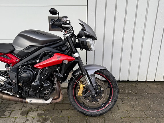 Triumph STREET TRIPLE R SC/LAV KM/KUN 2 EIERE/106HK 2 of 9