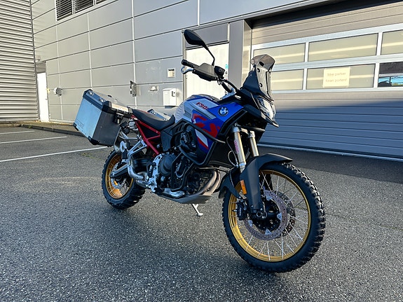 BMW F 900 GS 2 of 7