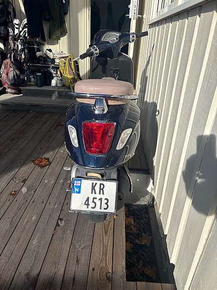 Vespa Primavera 50 2 of 3