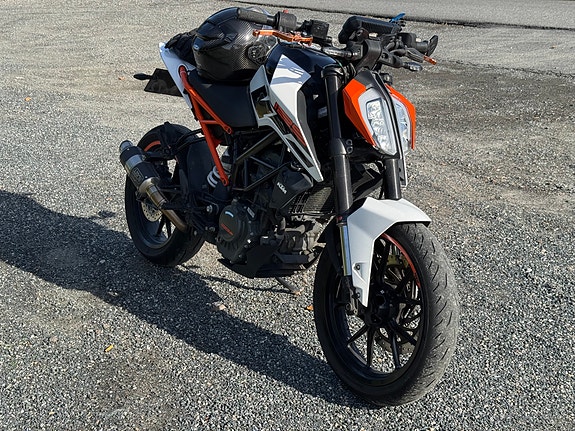 KTM 125 Duke 3 of 7