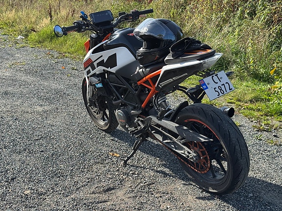 KTM 125 Duke 2 of 7