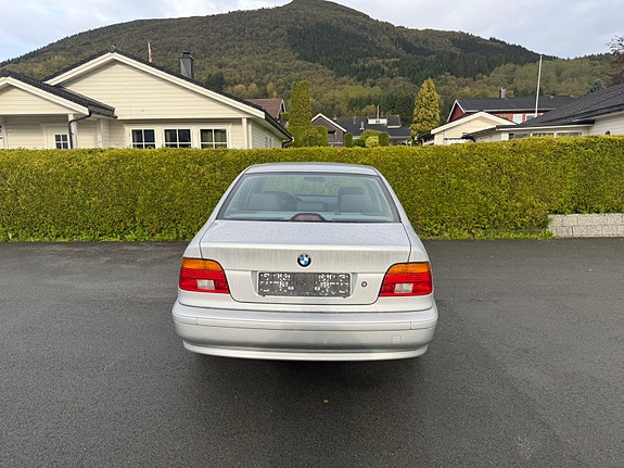 BMW 525d 6 of 12