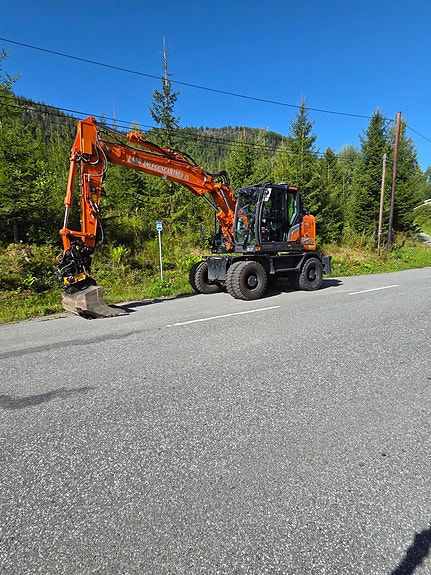 Hitachi ZX135W-7 3 of 15