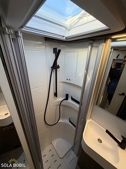 Hymer ML-T 580 2027 – MERCEDES 170 HK AUTOMAT | 320 Ah LITIUM | 1800 W INVERTER | VINTERPAKKE | PREMIUM 28 of 30