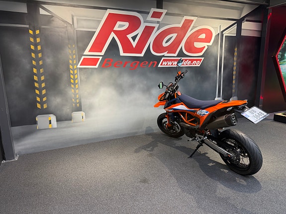 KTM 690 SMC R (A2) 12 of 13