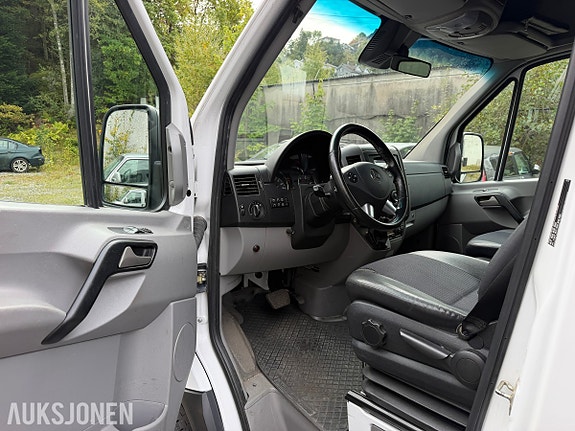 Mercedes-Benz Sprinter 9 of 30