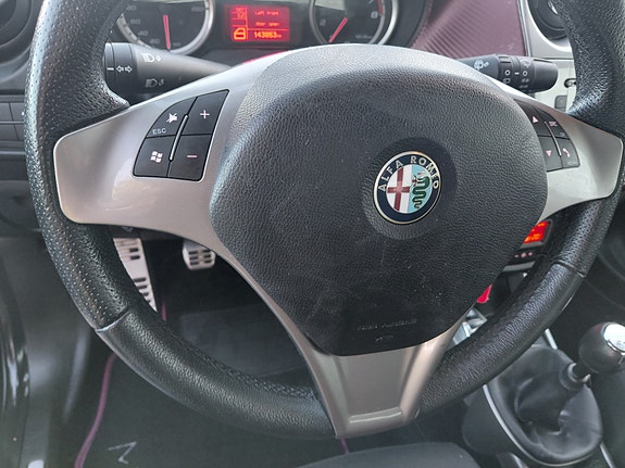 Alfa Romeo MiTo 18 of 26