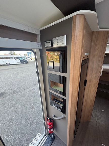 Adria Coral Supreme 670-SL Panorama 17 of 29