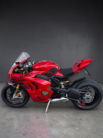 Ducati Panigale V4 S - Adrenalinbombe! 6 of 9