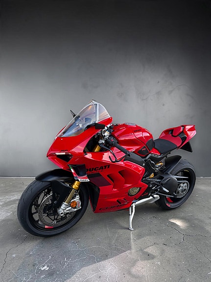 Ducati Panigale V4 S - Adrenalinbombe! 7 of 9