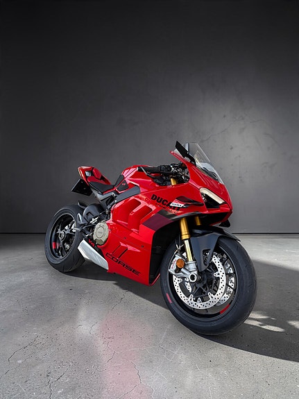 Ducati Panigale V4 S - Adrenalinbombe! 4 of 9