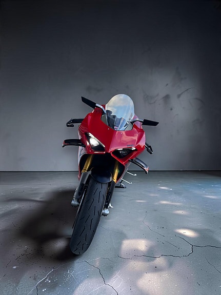 Ducati Panigale V4 S - Adrenalinbombe! 8 of 9