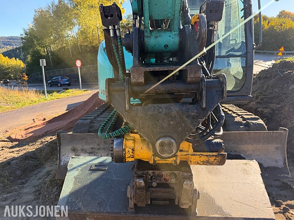 Kobelco SK75SR-7 Gravemaskin med 2 skuffer - Engcon tiltrotator 19 of 30
