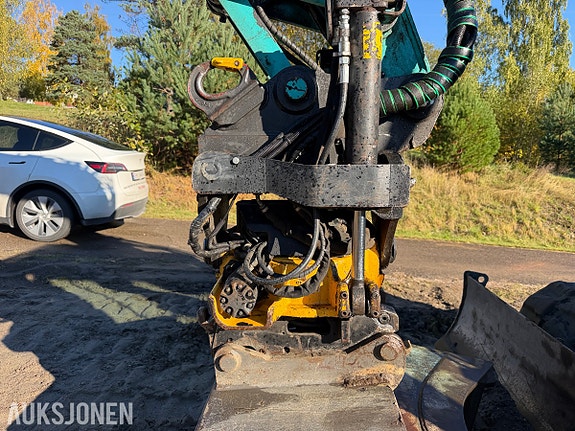 Kobelco SK75SR-7 Gravemaskin med 2 skuffer - Engcon tiltrotator 18 of 30