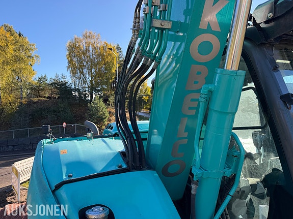 Kobelco SK75SR-7 Gravemaskin med 2 skuffer - Engcon tiltrotator 26 of 30