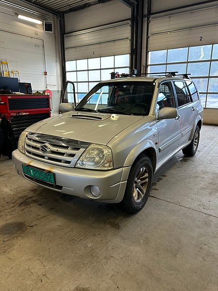 Suzuki XL7