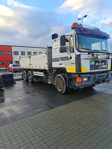 MAN F2000 2 of 16