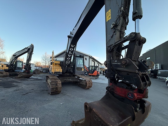 Volvo EC300EL 2 of 30