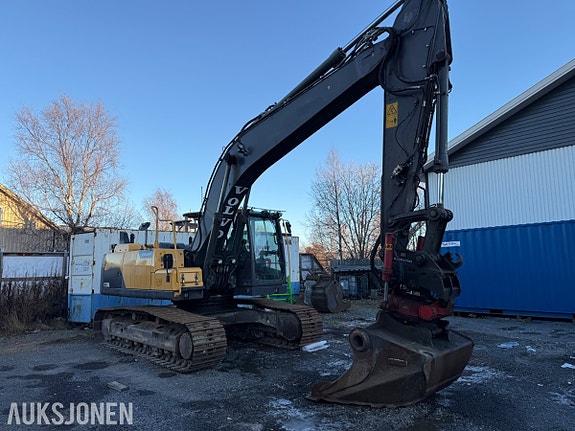 Volvo EC220DL 3 of 30